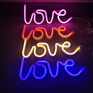 Lampe néon murale love
