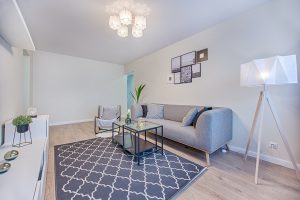 Éclairer une pièce avec un haut plafond 